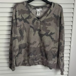 NWT Ariella Los Angeles Made In The USA faded camo v neck boxy fit sweatshirt